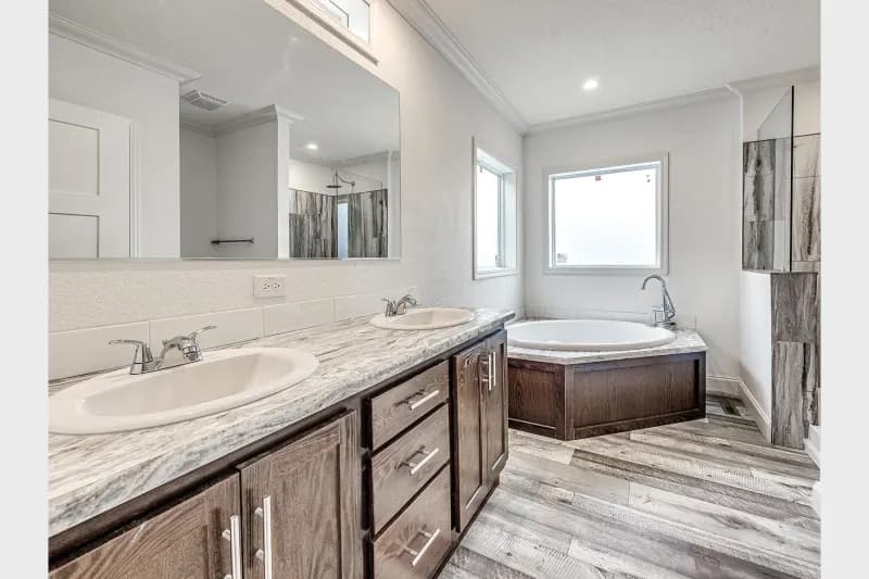 Skyliner 4765j bathroom home features