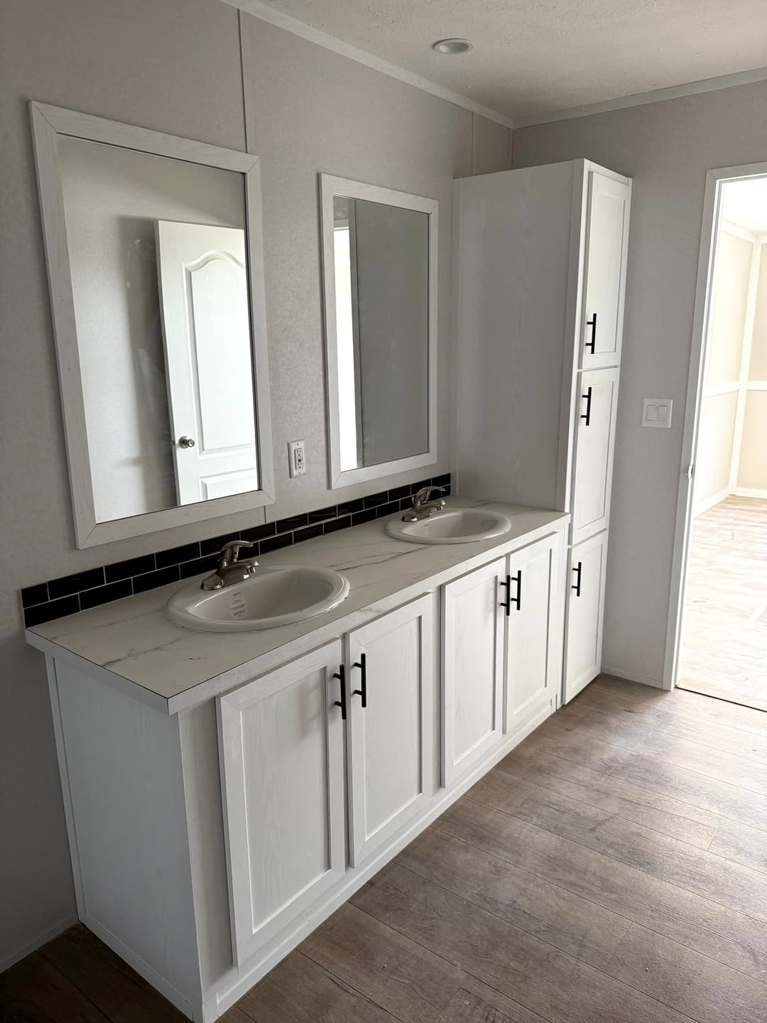 Valumax32684f bathroom home features