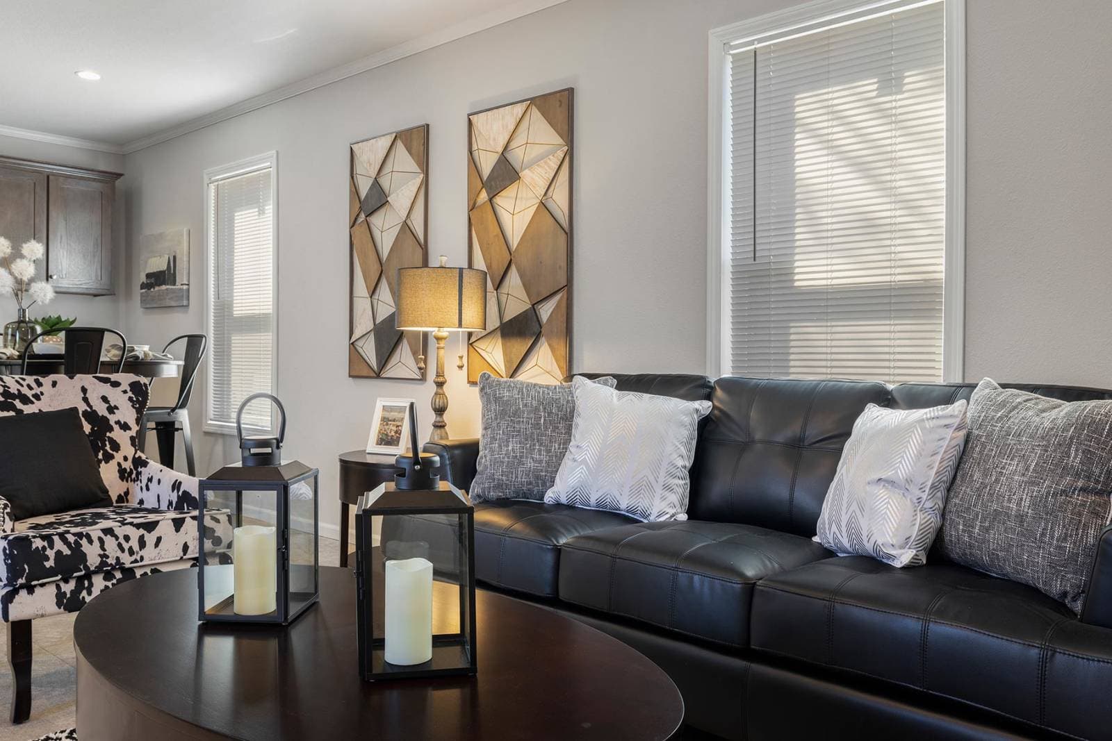 Cs1676c interior home features