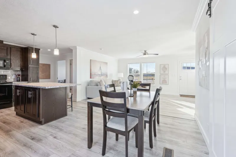 Prairie dune 8862 interior home features