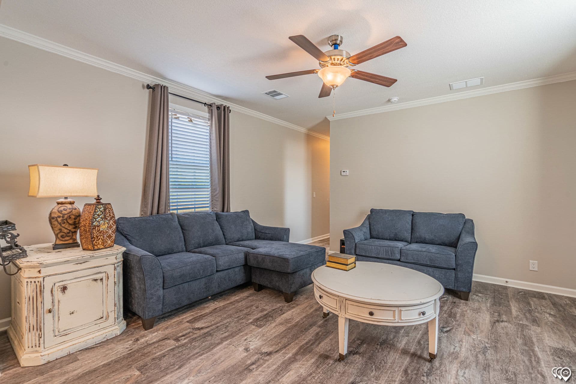 Mei interior home features