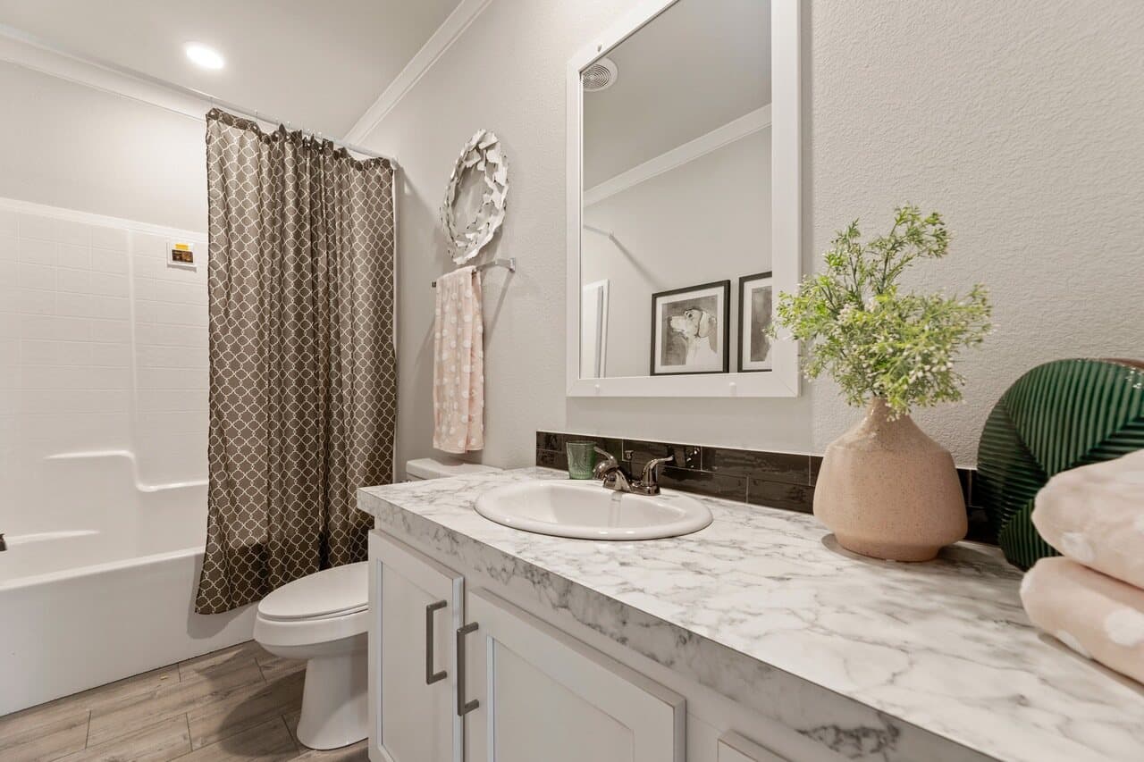 Urban value 32563a bathroom home features