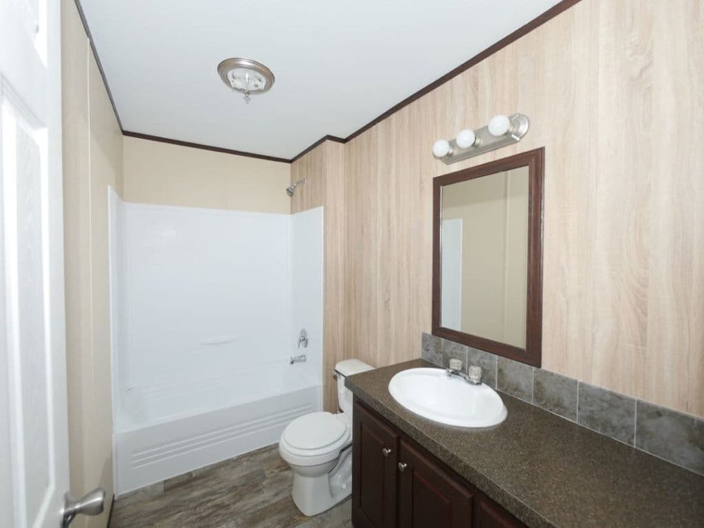 Beebe 2810 bathroom home features