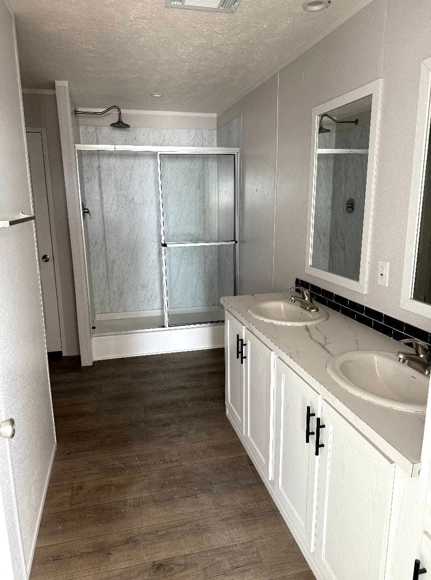 Valumax32684f bathroom home features