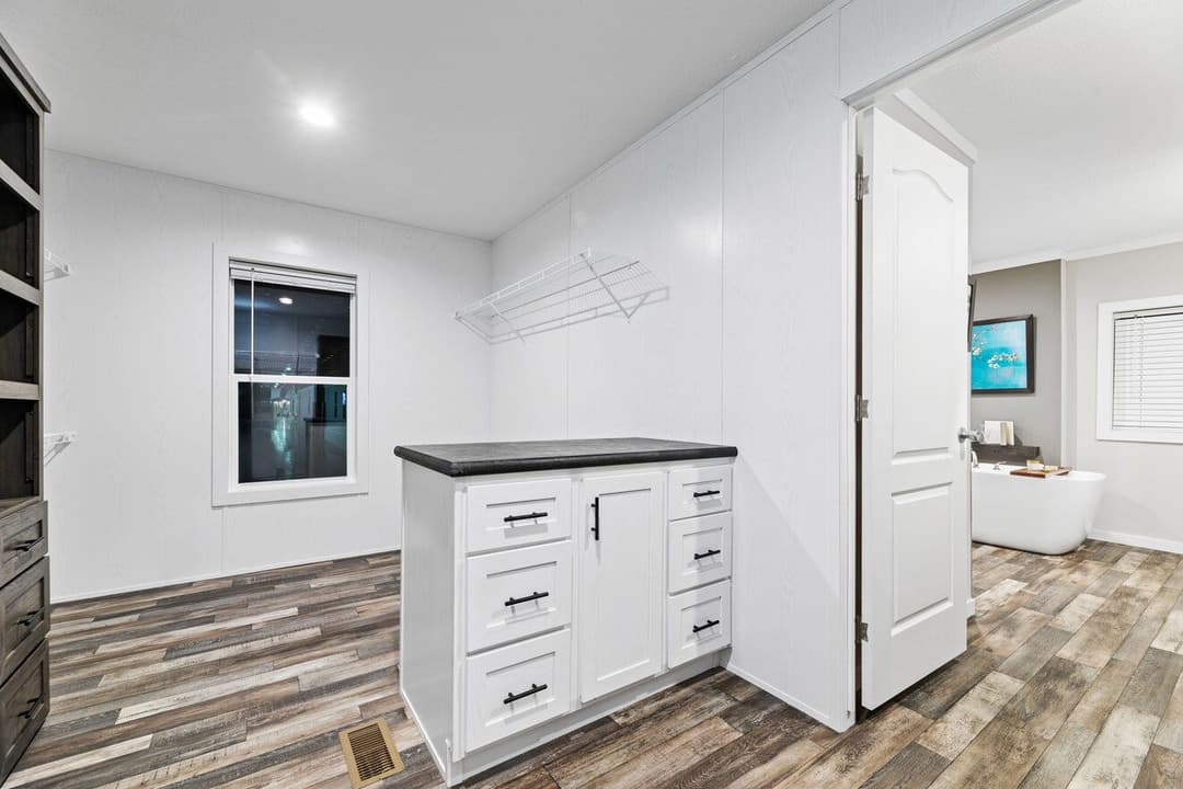 K2 edge interior home features