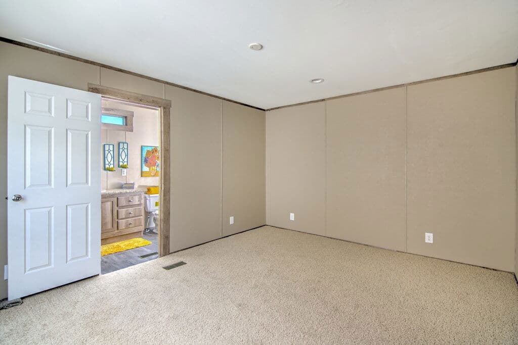 Carina 9270 bedroom home features