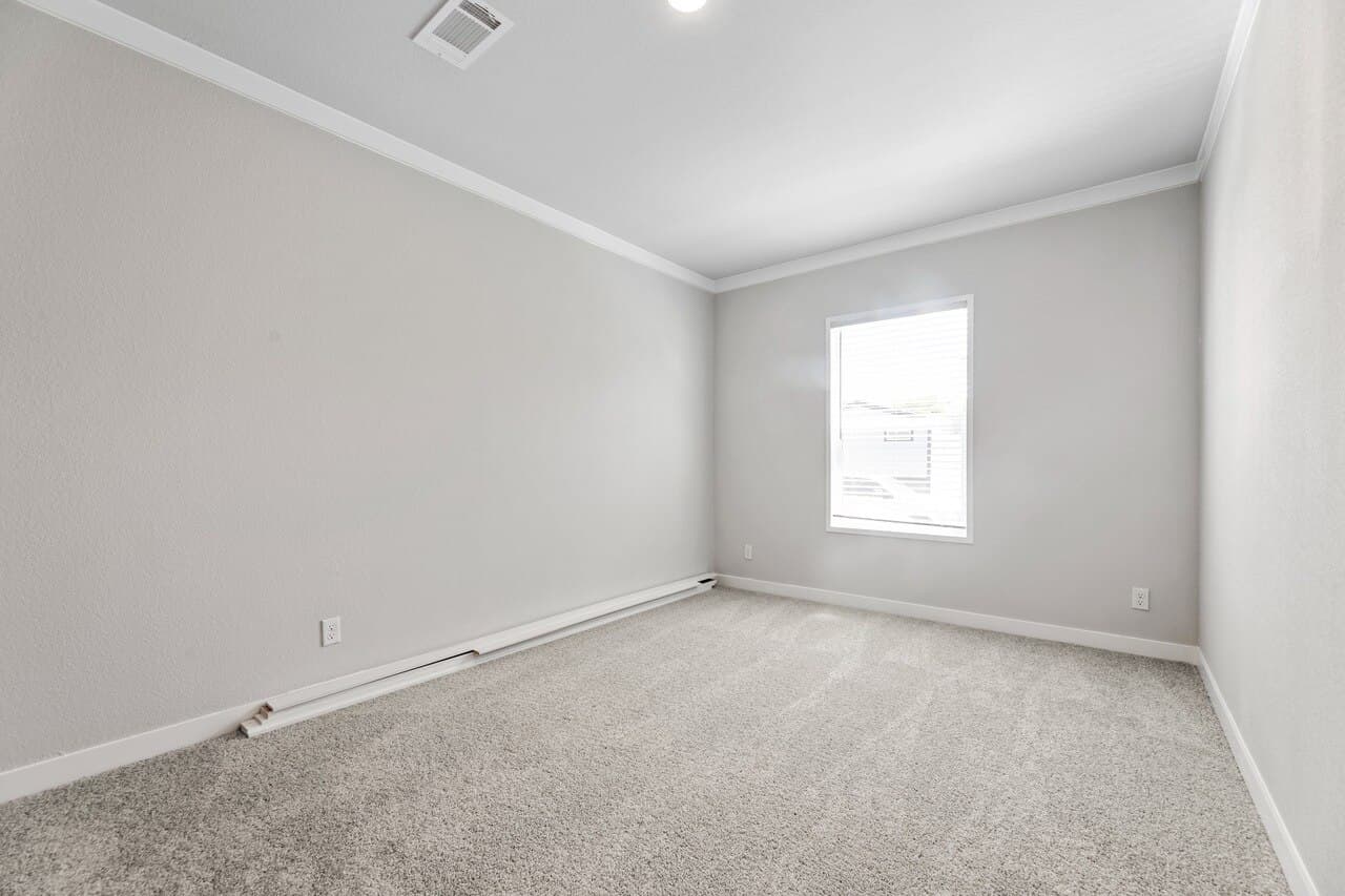 Urban value 32563a bedroom home features