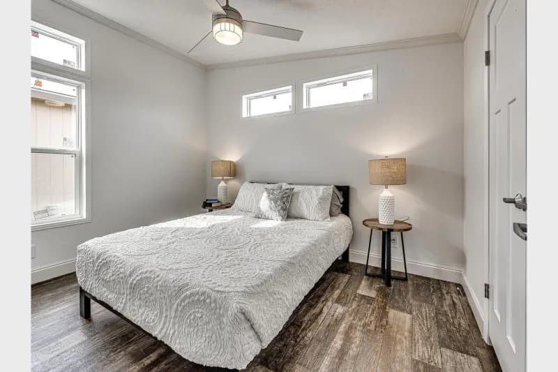 Contemporary cabin a701 bedroom home features