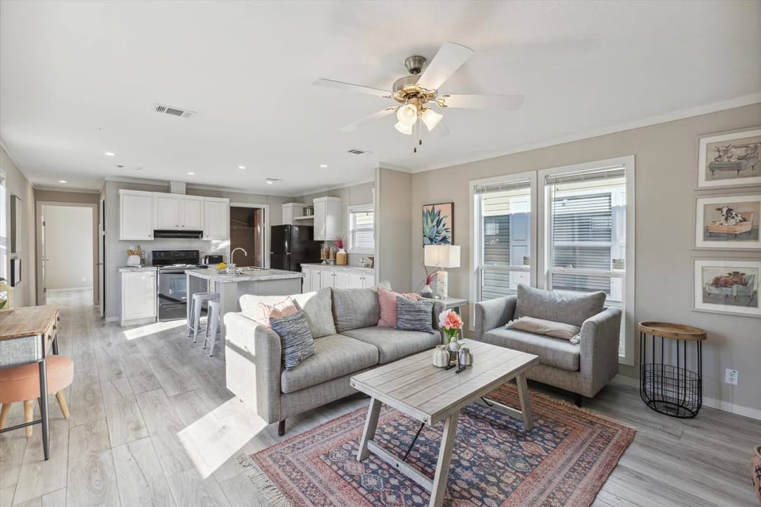 Rm1676c interior home features