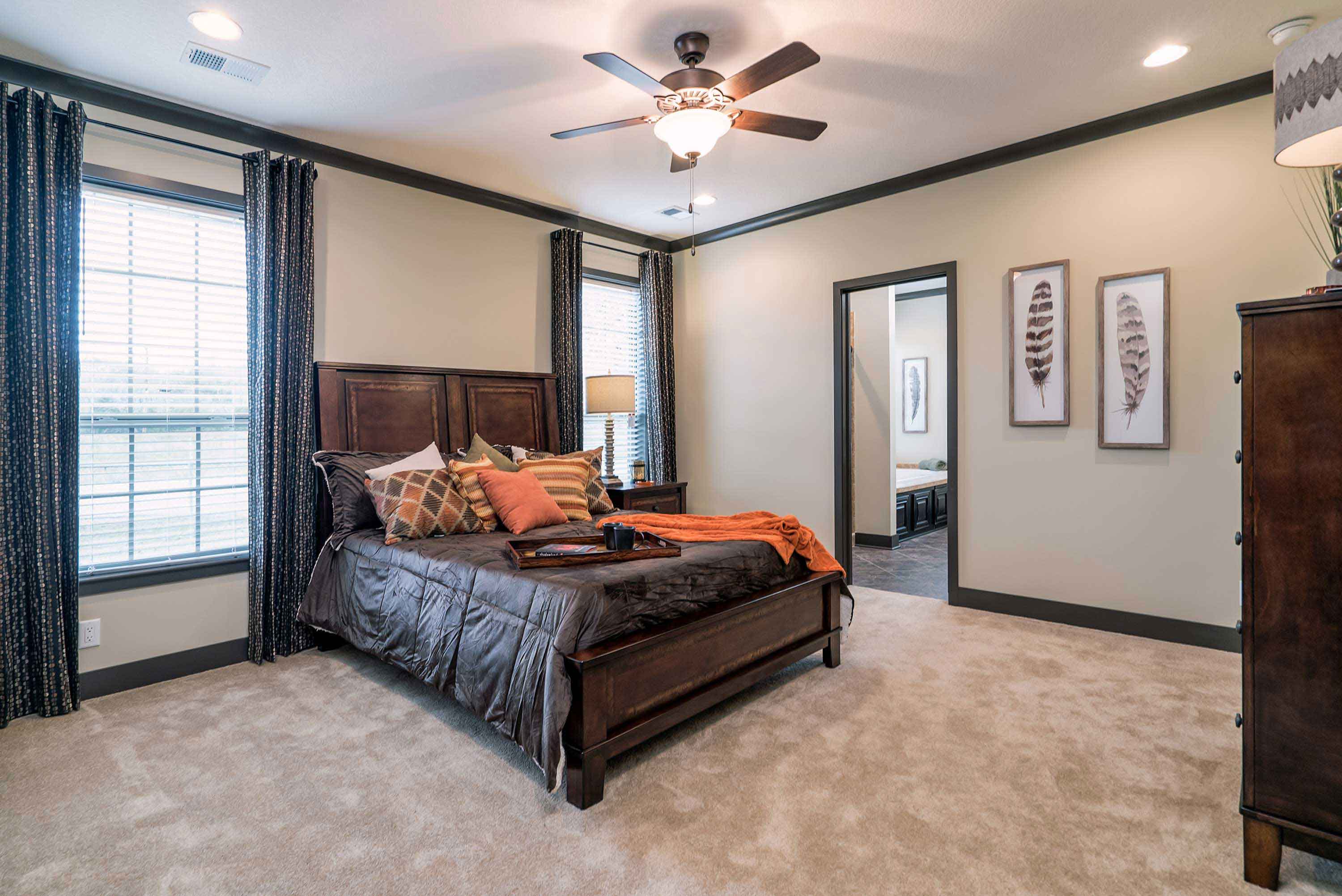 Nandina i bedroom home features