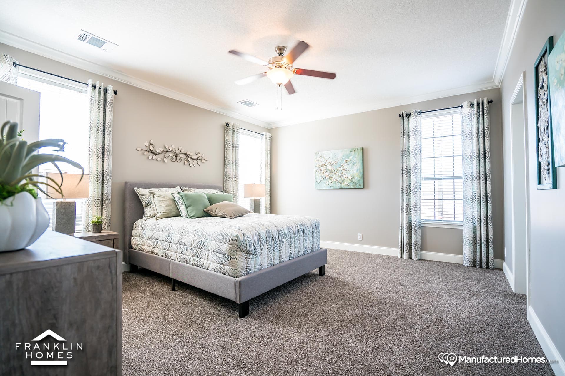 Coach house bedroom home features