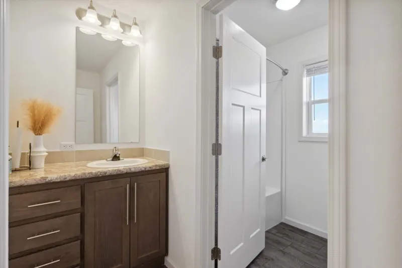 Apollo bathroom home features