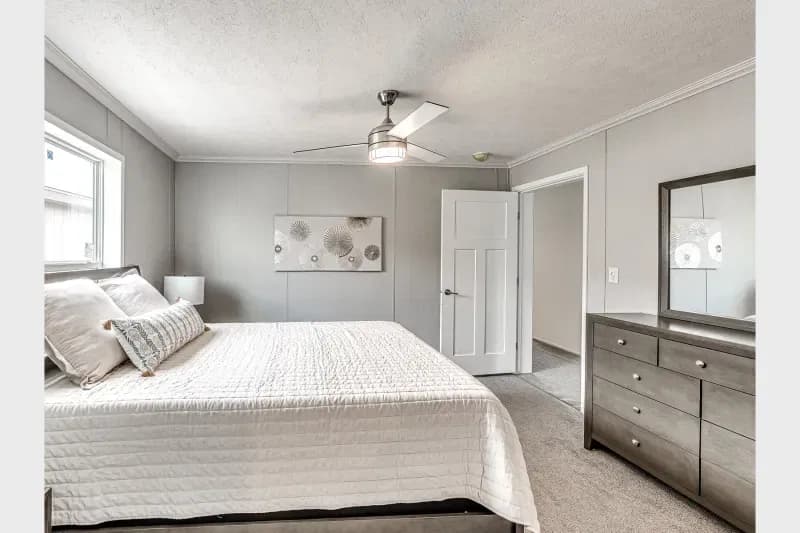 Prairie dune 8810 bedroom home features