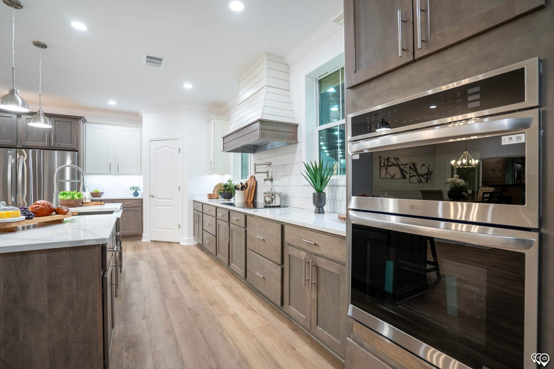 The lost creek kitchen home features