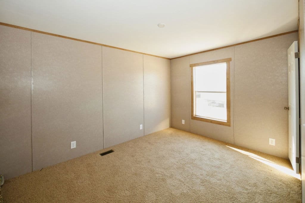 Taurus 9366 bedroom home features