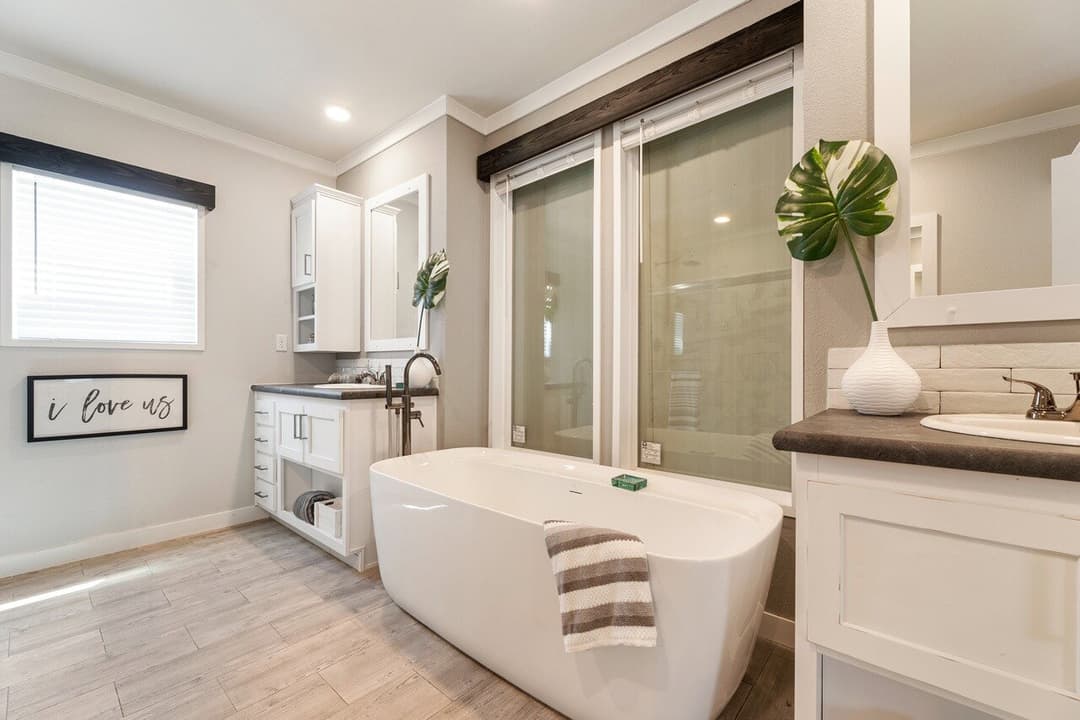 Urban value 32563a bathroom home features