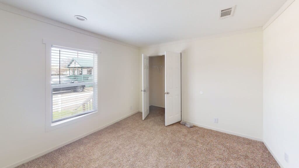 Turk t68c-p8 bedroom home features