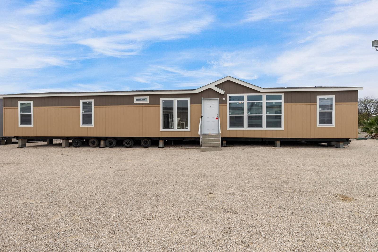 Nm2872a exterior home features