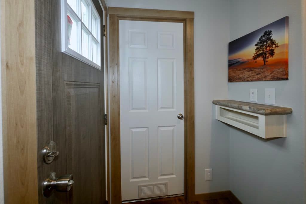 Isabel 9676 interior home features