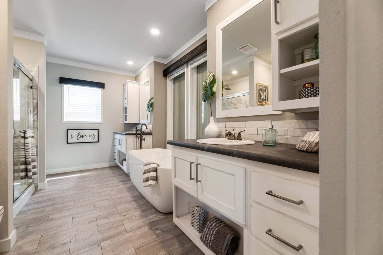 Urban value 32563a bathroom home features