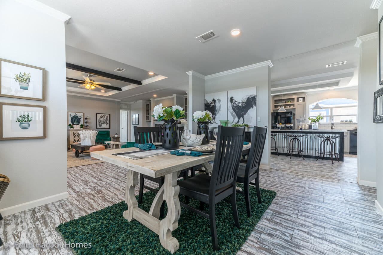 Vintage farmhouse 32643c interior home features