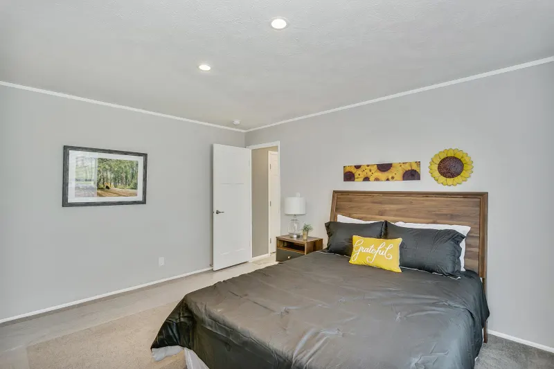 Prairie dune 8785e bedroom home features