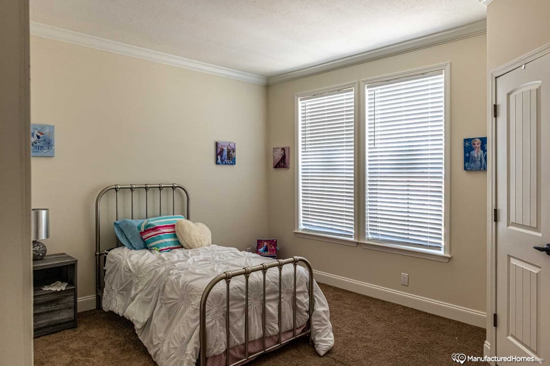 Azalea i bedroom home features