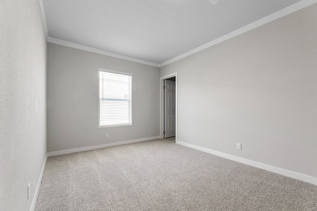 Urban value 32563a bedroom home features