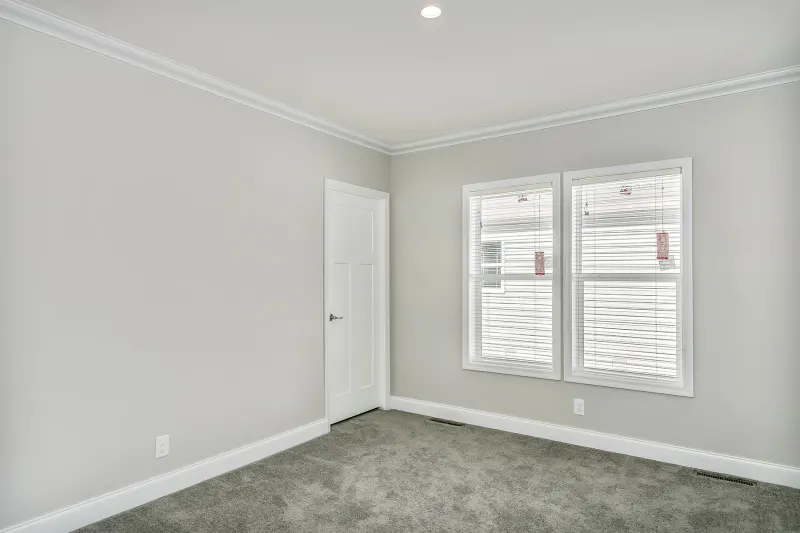 Skyliner 4732b bedroom home features