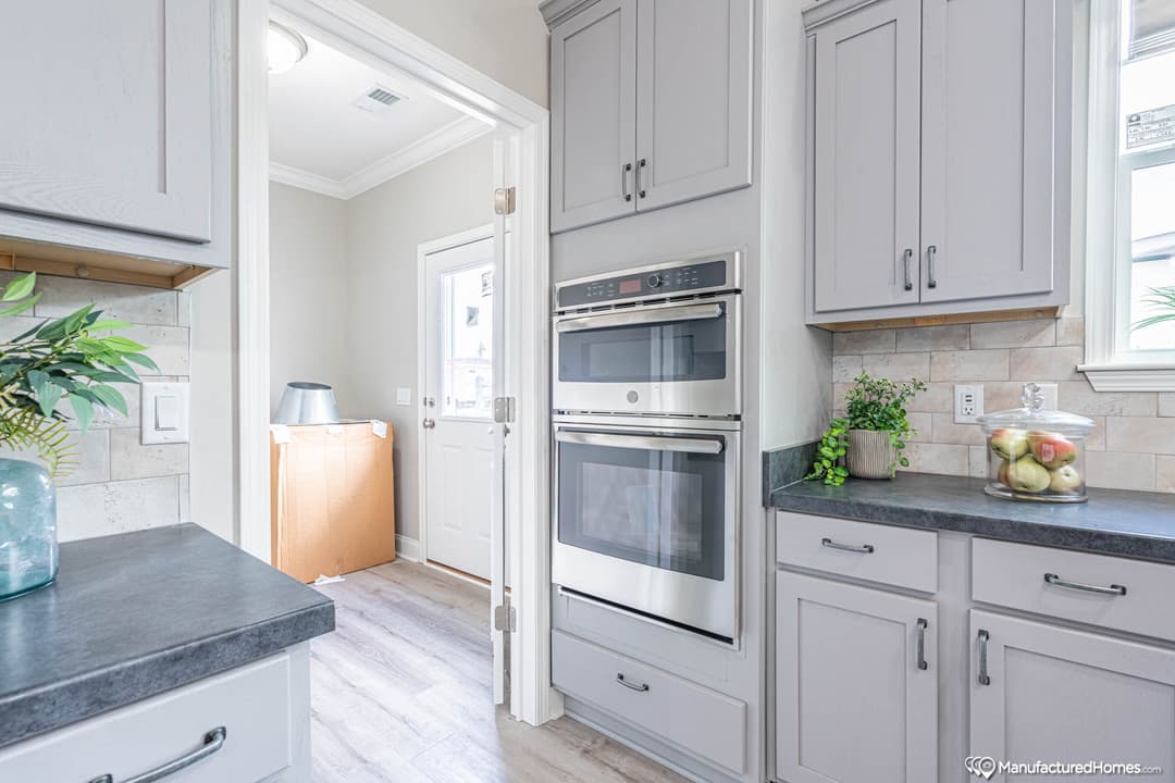 Ashley kitchen home features