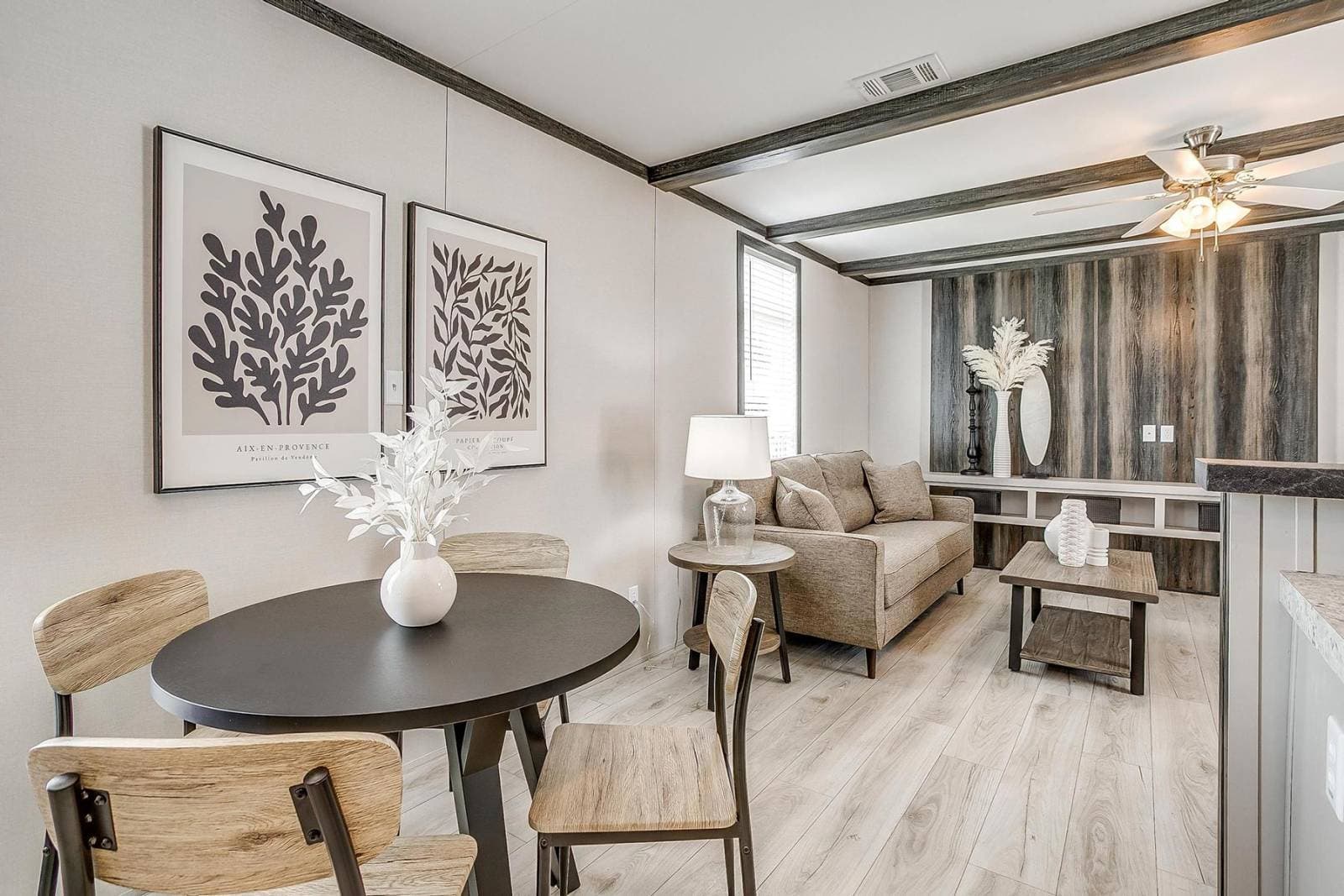 Cs1676h interior home features