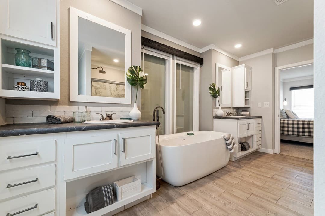 Urban value 32563a bathroom home features