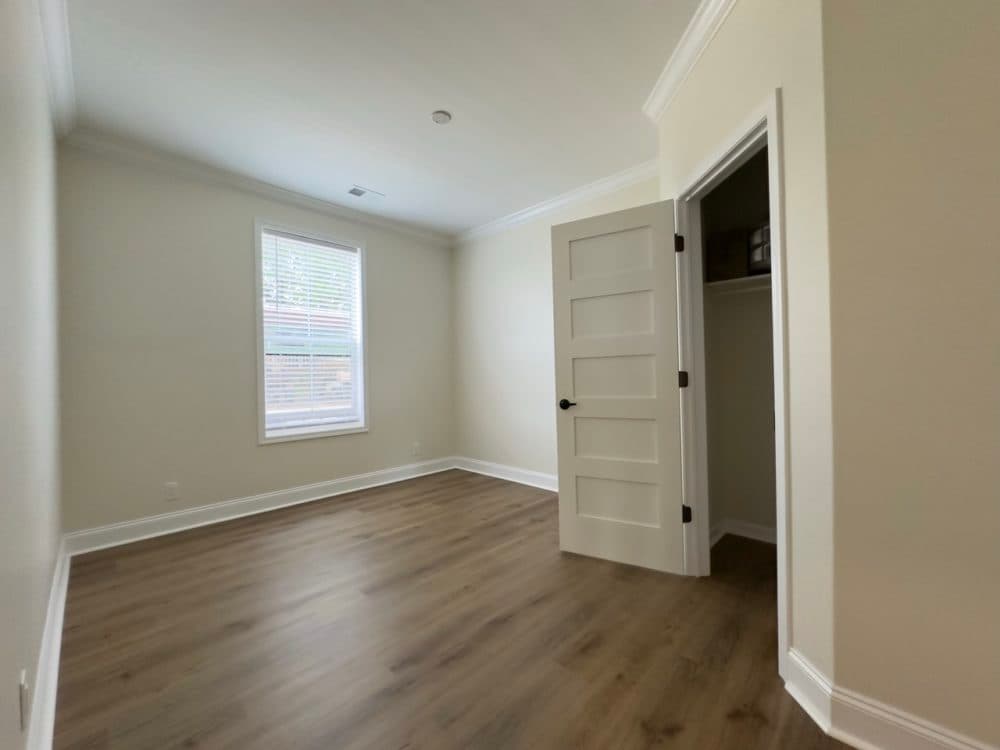 The riverwalk bedroom home features