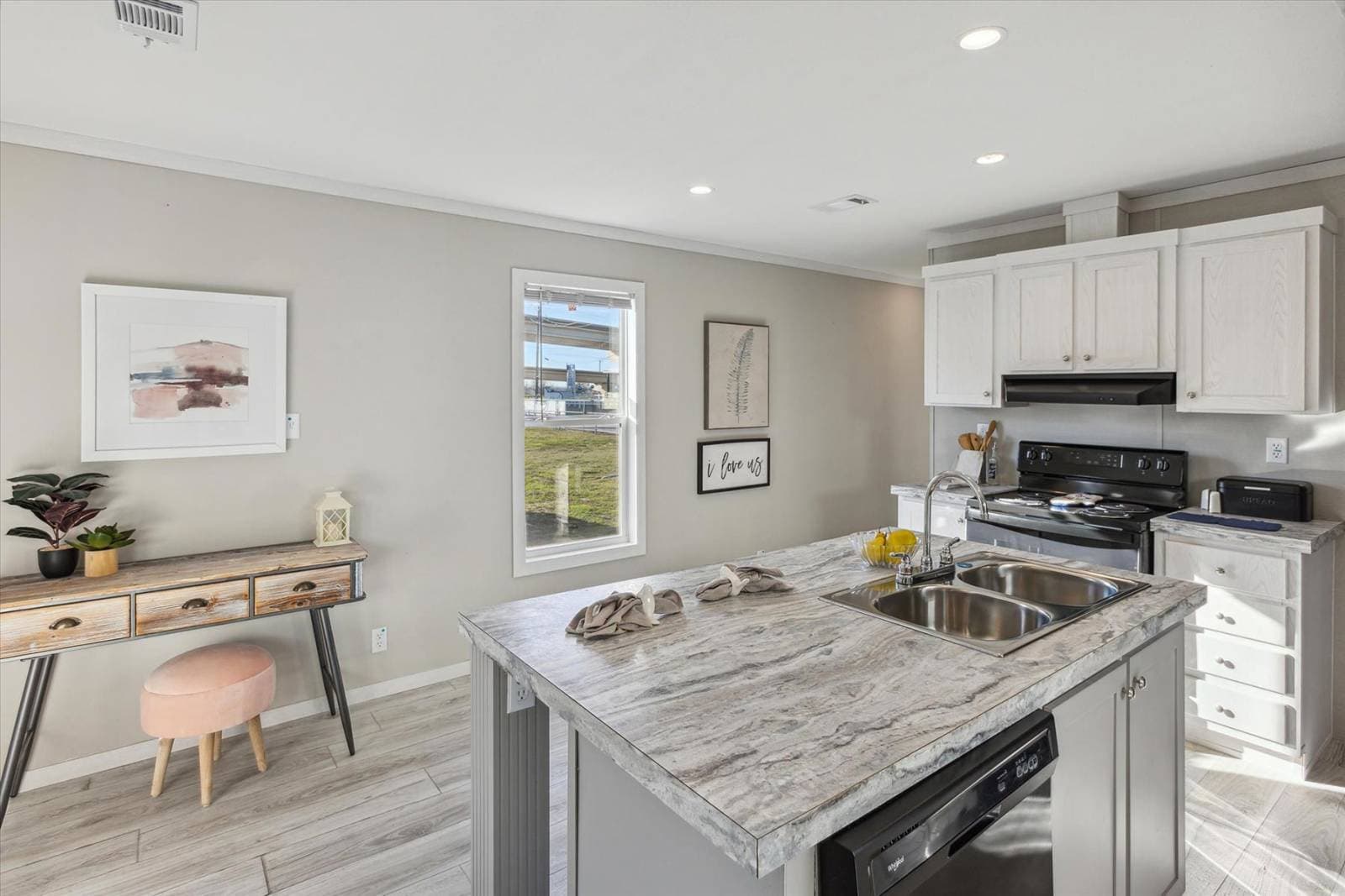 Rm1676c kitchen home features