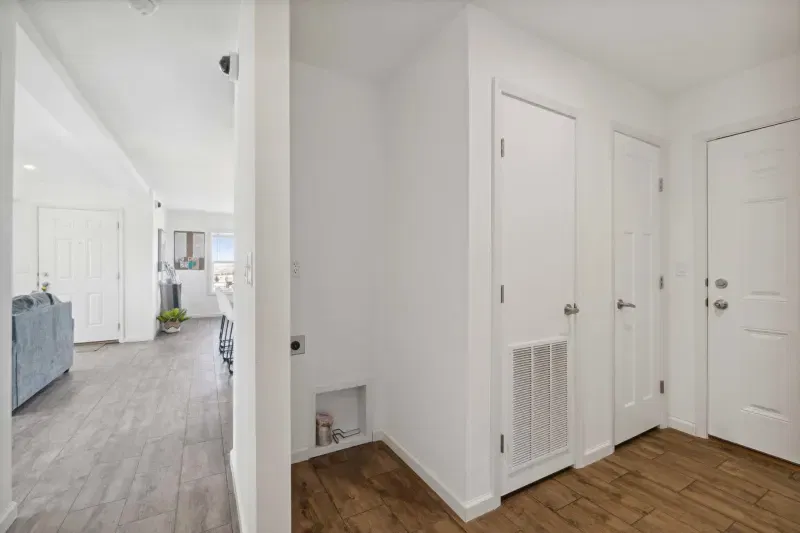 Apollo interior home features