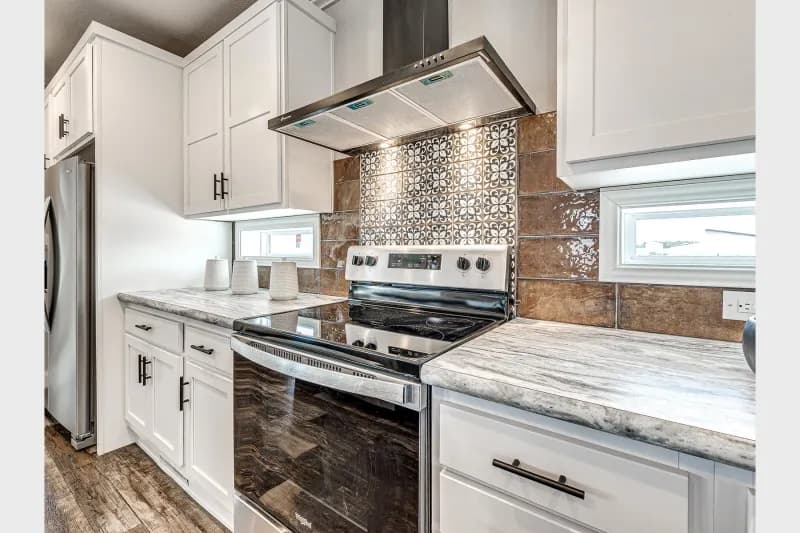 Genesis 9302 kitchen home features