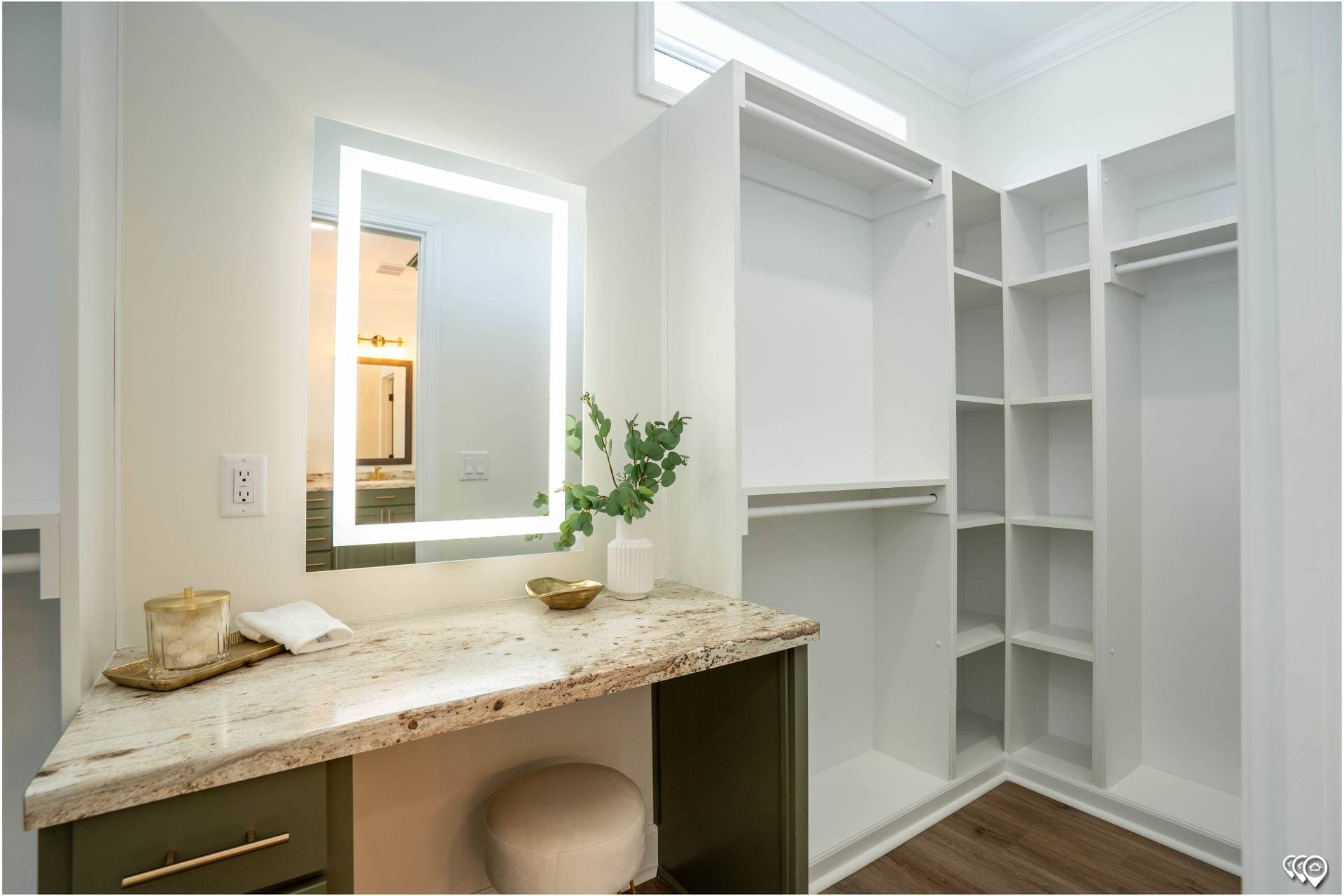 The piney branch bathroom home features