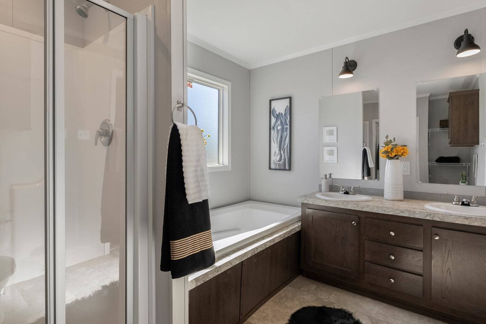 Cs1676c bathroom home features