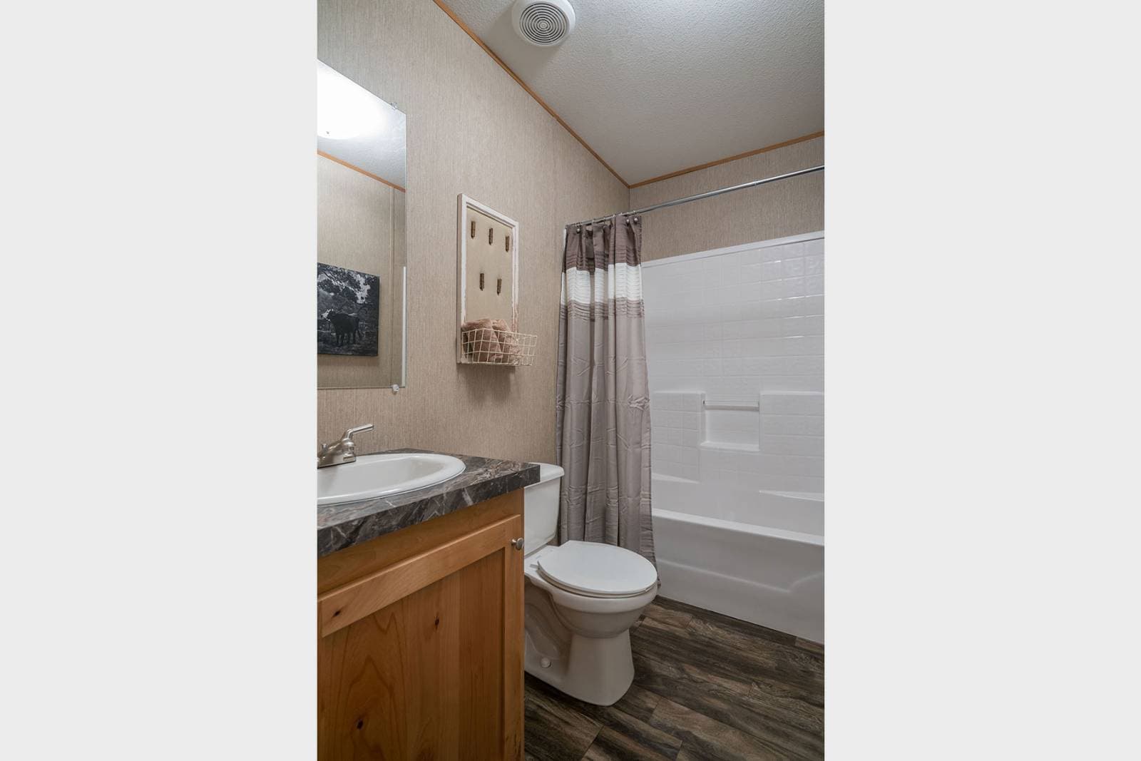 Cs1676c bathroom home features