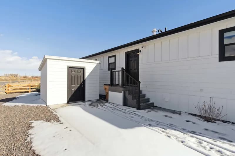 Apollo elevation and exterior home features