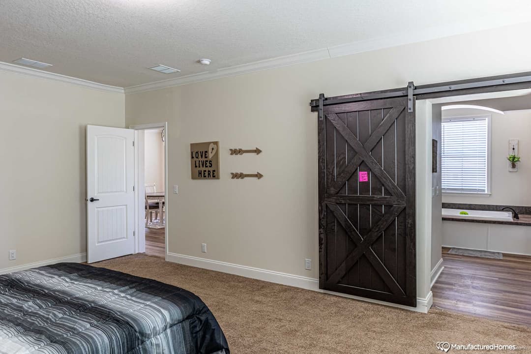 Azalea i bedroom home features