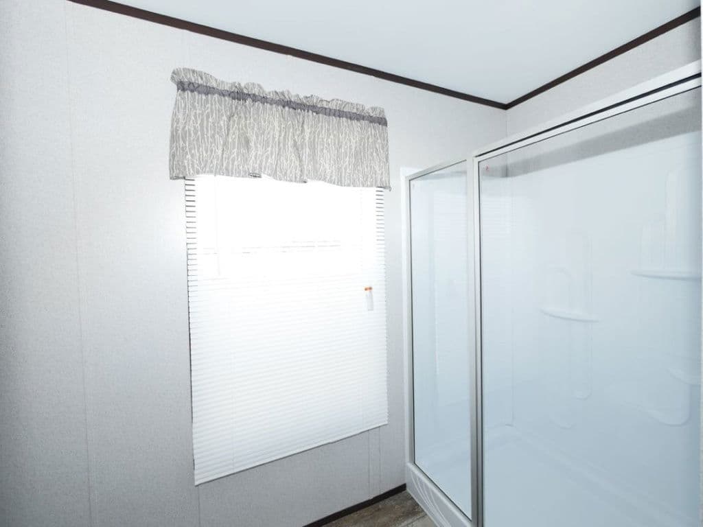 Beebe 2810 bathroom home features