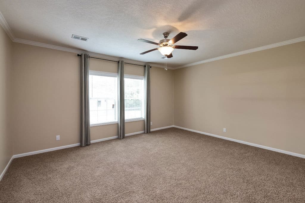 Andrew bedroom home features