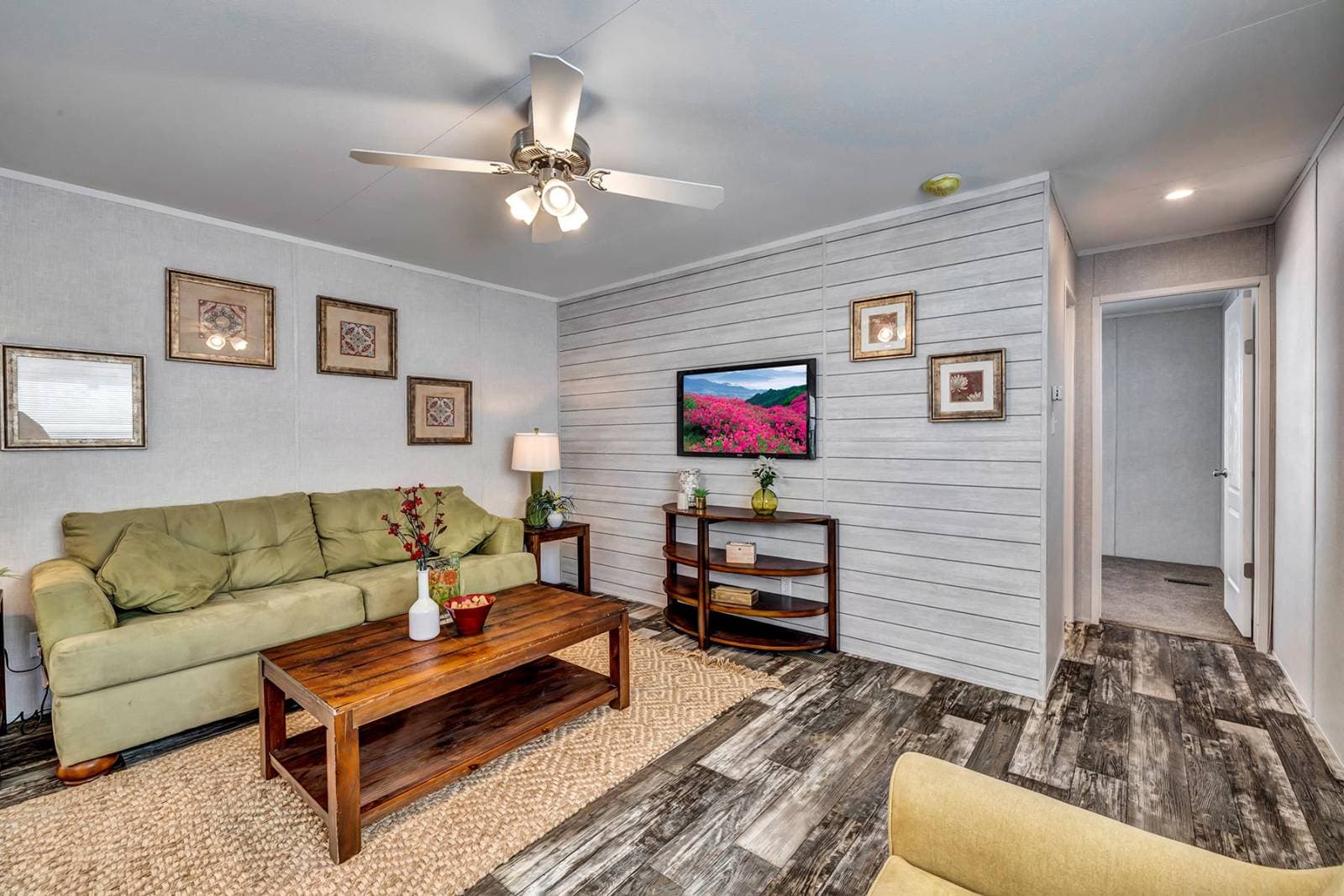 Rm1656a interior home features