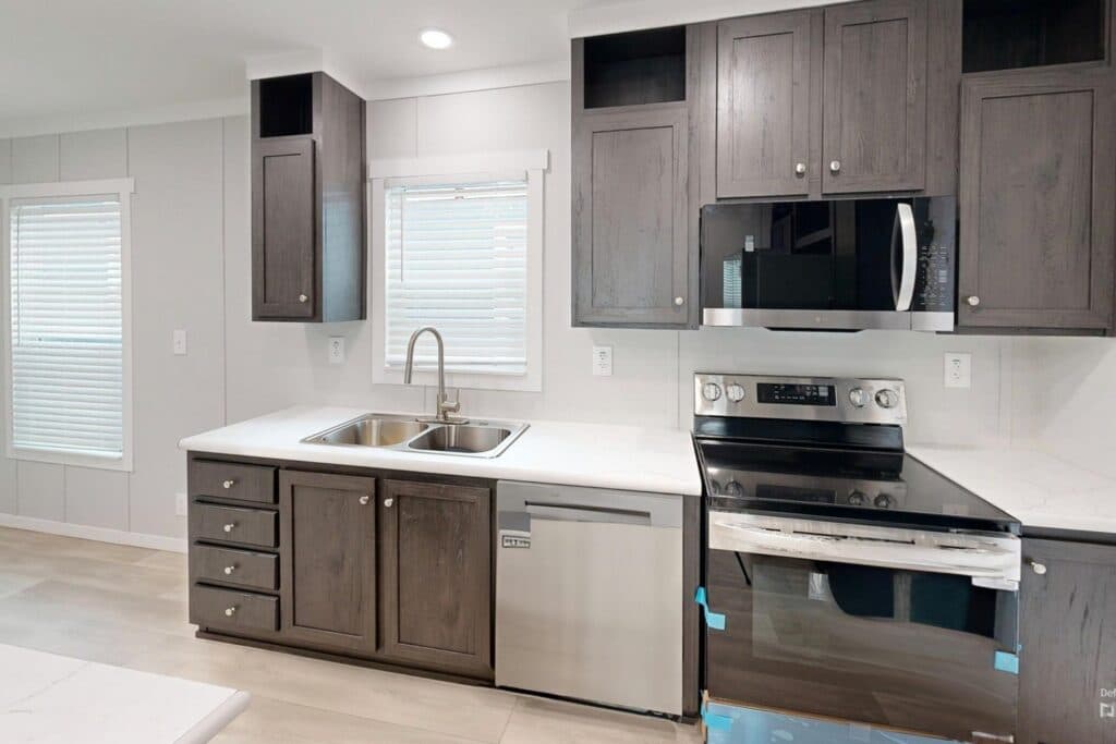 Cousteau 7652 kitchen home features