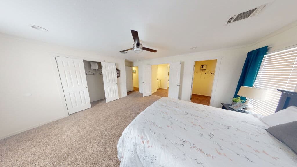 Turk t68c-p8 bedroom home features