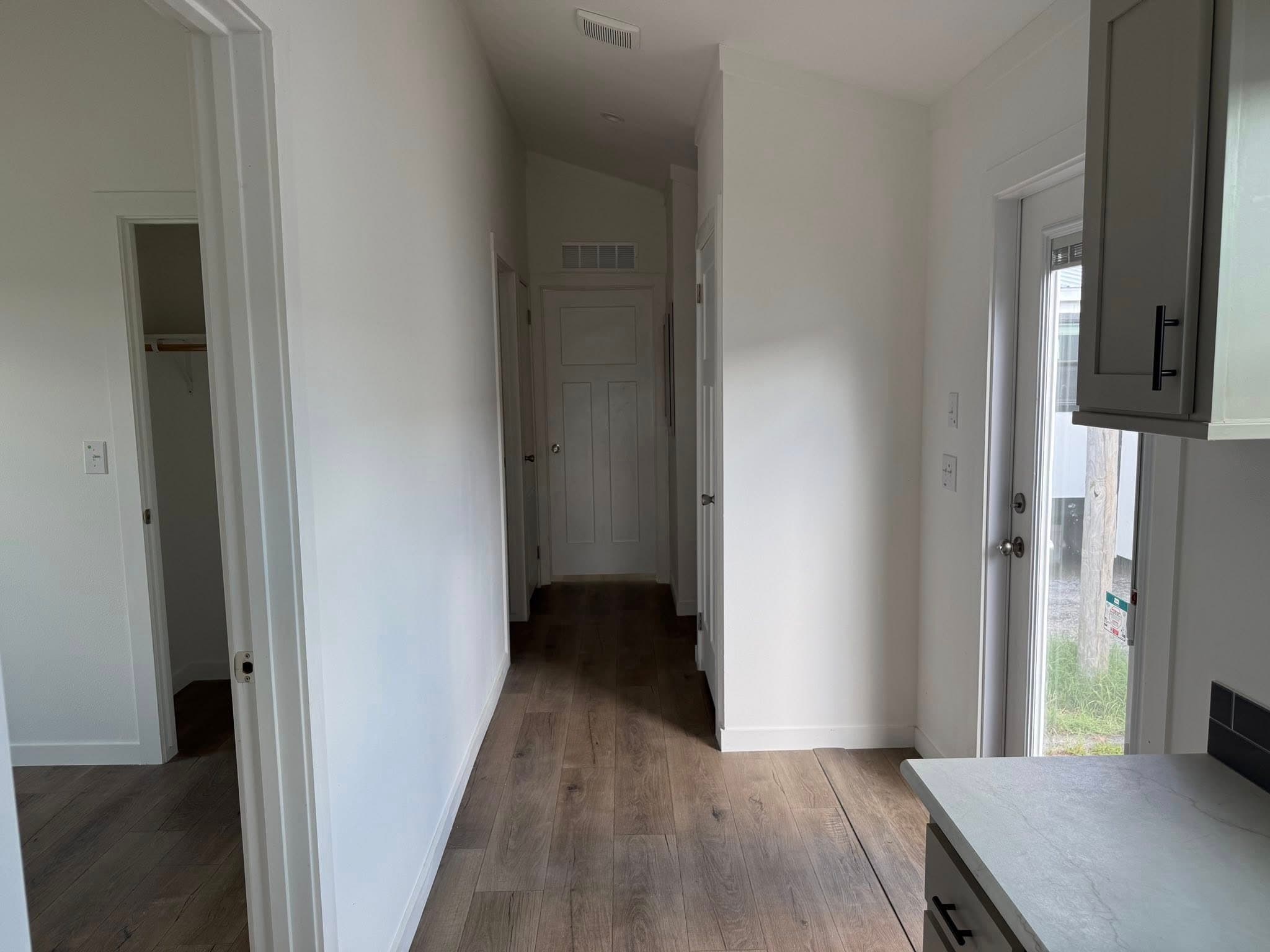 Champion d1868b interior home features